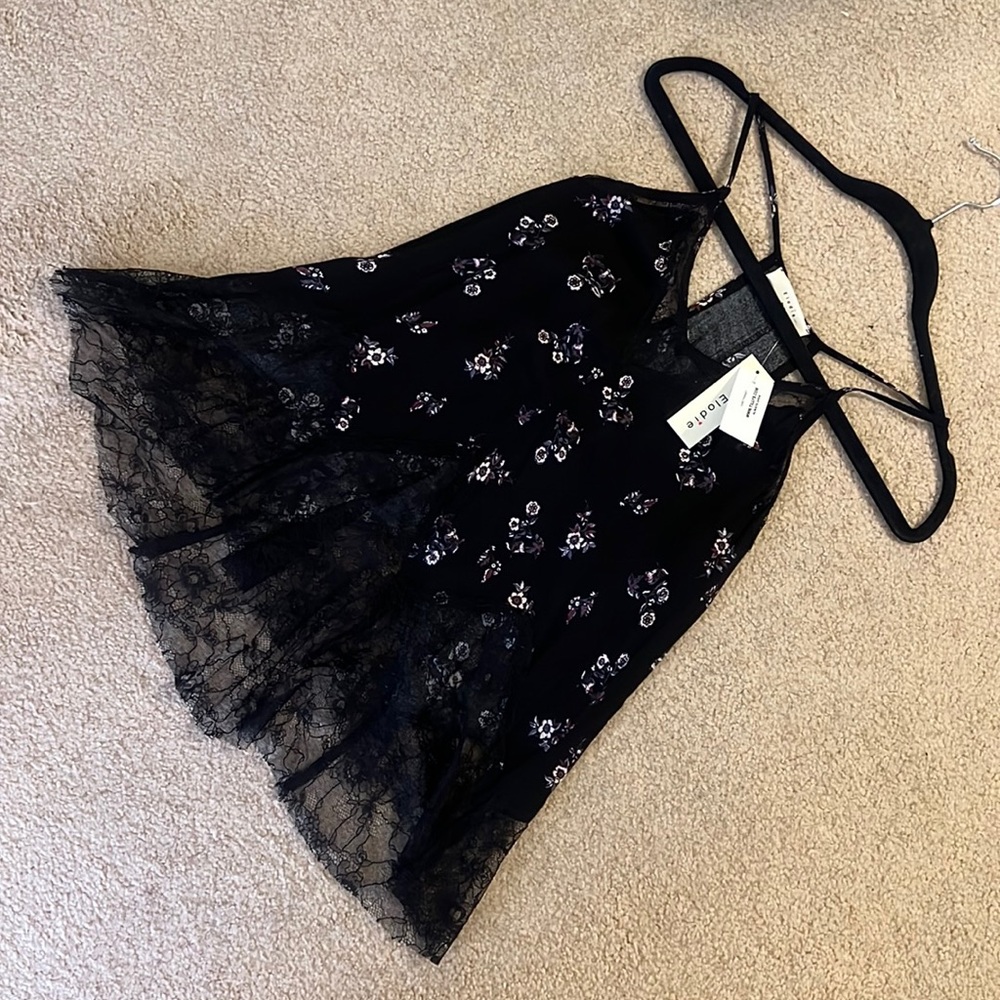 NWT Elodie Medium Sleeveless flowy top floral pattern with black lace